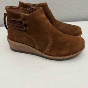 Born Viana Boots Brown Leather Comfort Wedge Ankle Booties Size 9.5